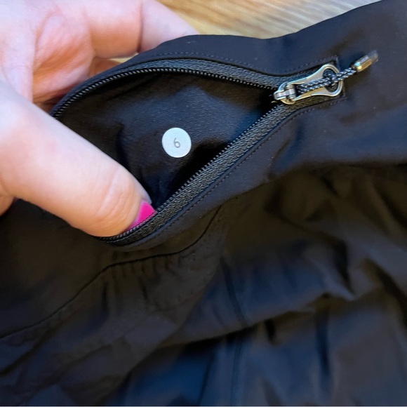 Lululemon black capri length leggings size 6 - Picture 4 of 4
